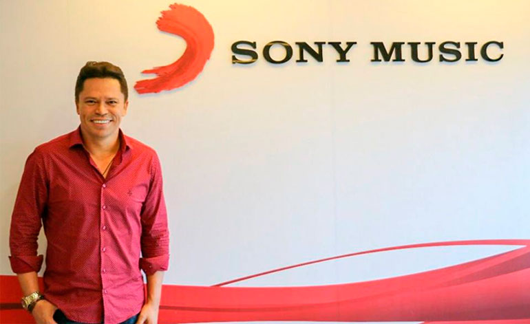 Caninana novo forrozeiro a assinar contrato com Sony Music
