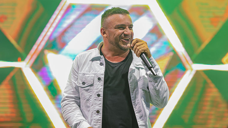 Leia mais sobre o artigo Junior Vianna apresenta “Vianna Prime”, que inclui faixa aguardada “Inglês do Vianna”