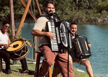 Renno Poeta lança “Forró na Fazenda” completo e reafirma seu lado autoral e criativo