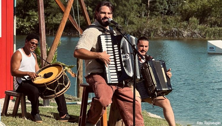 Renno Poeta lança “Forró na Fazenda” completo e reafirma seu lado autoral e criativo